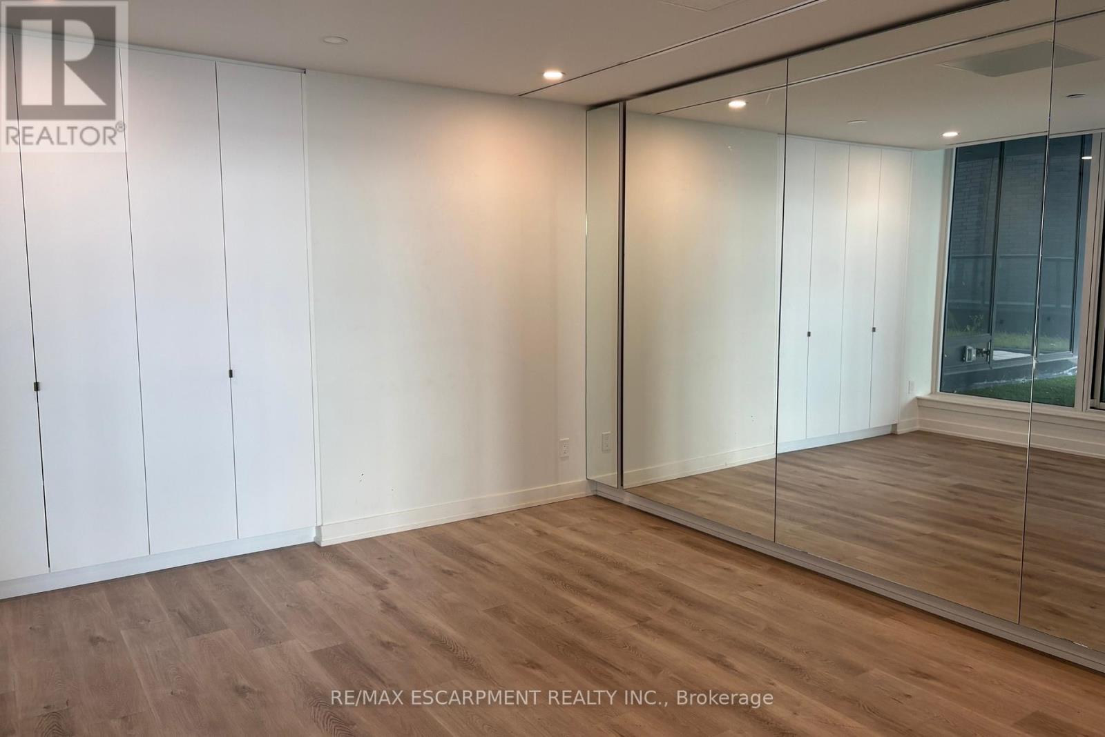 2103 - 370 Martha Street, Burlington, Ontario L7R 2P7 - Photo 26 - W12545518