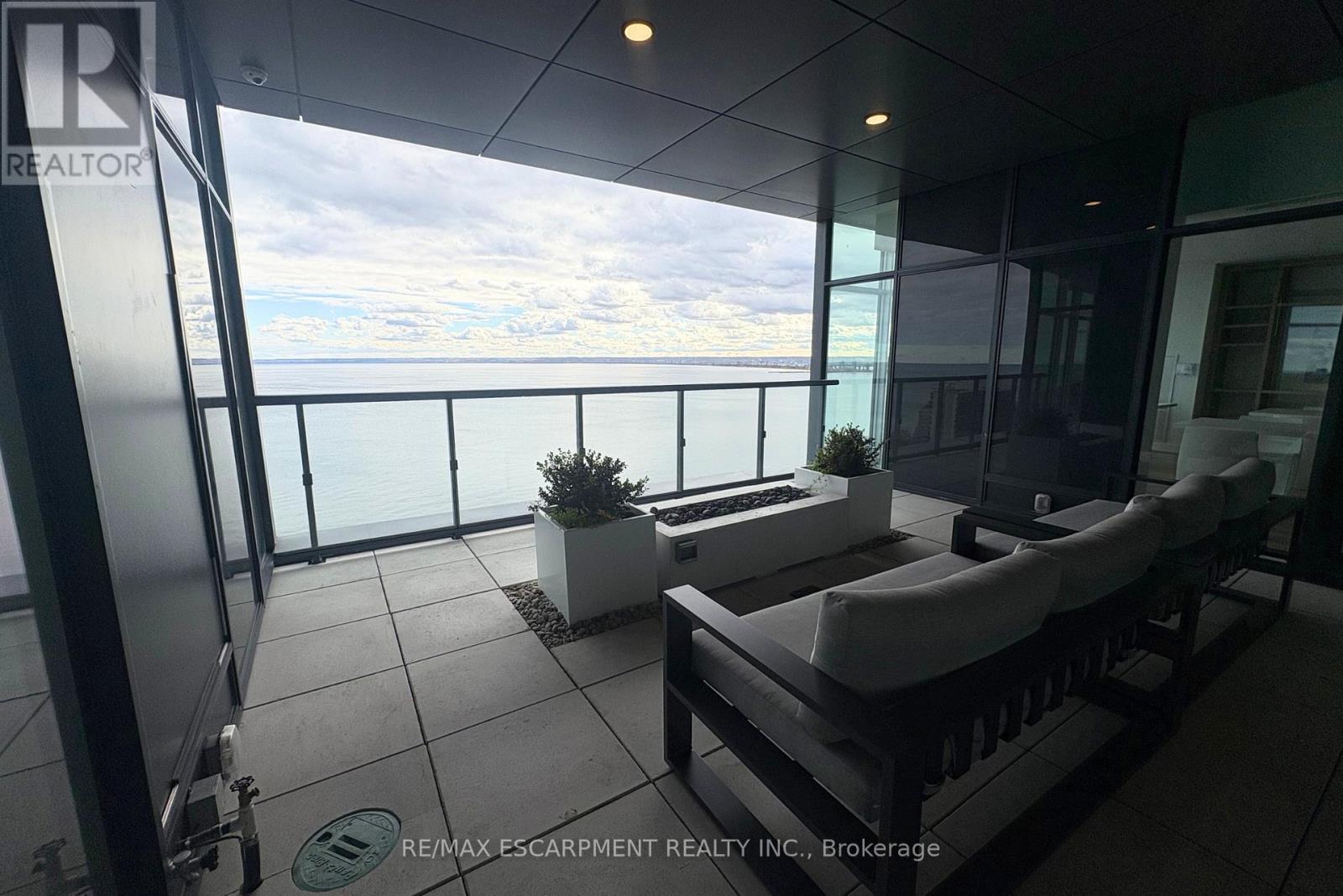 2103 - 370 Martha Street, Burlington, Ontario L7R 2P7 - Photo 29 - W12545518