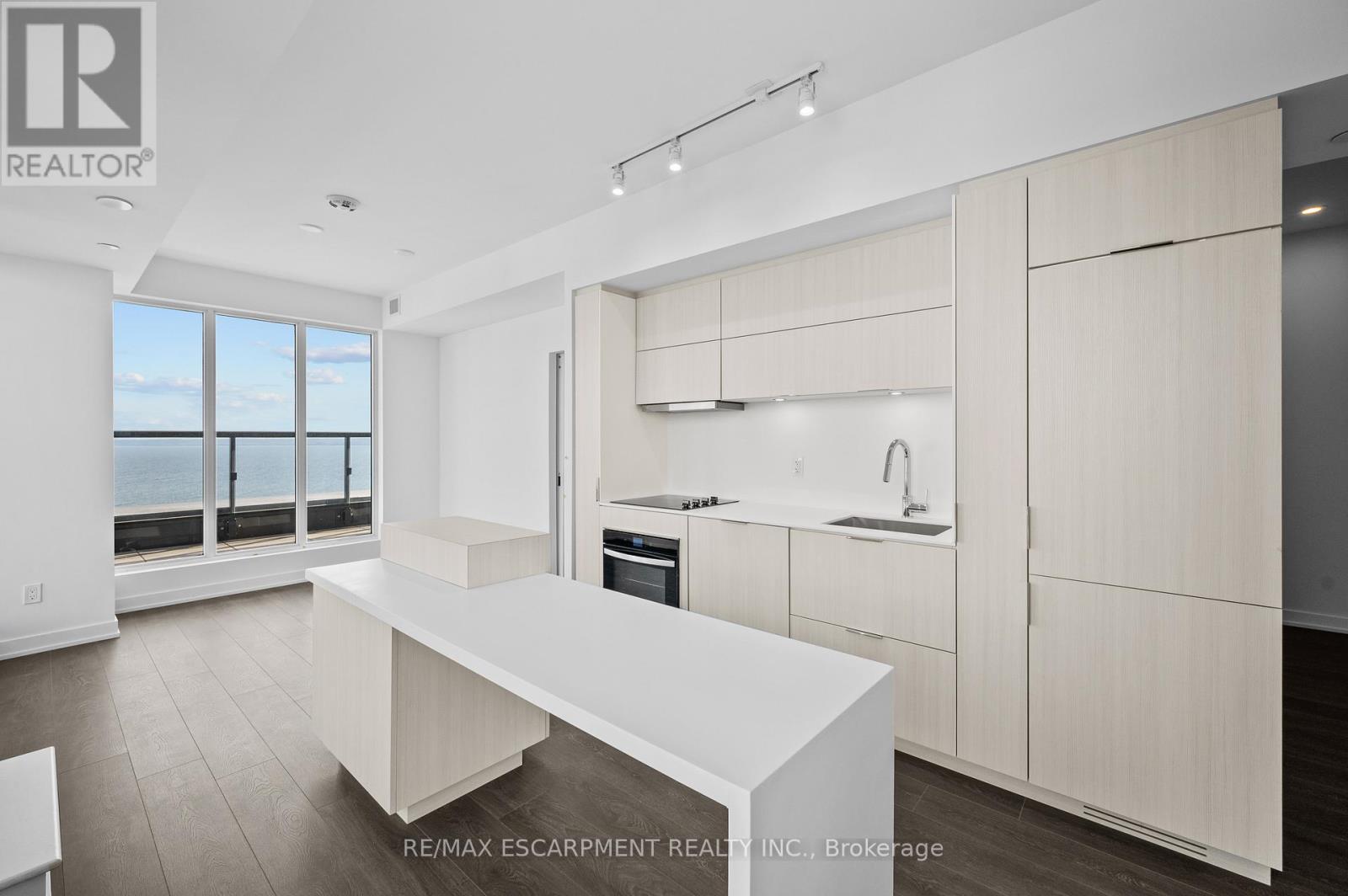 2103 - 370 Martha Street, Burlington, Ontario L7R 2P7 - Photo 6 - W12545518