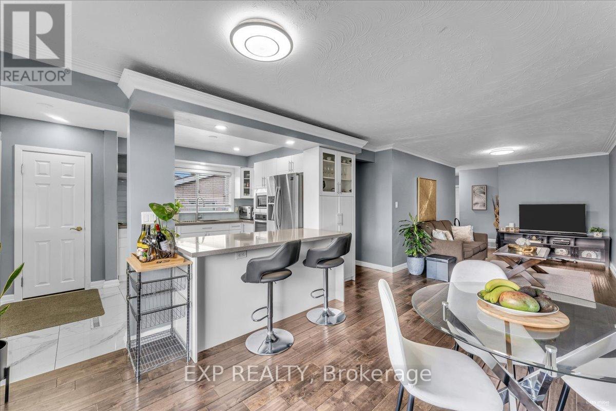 21 Kanarick Crescent, Toronto, Ontario M3L 1P3 - Photo 13 - W12545526