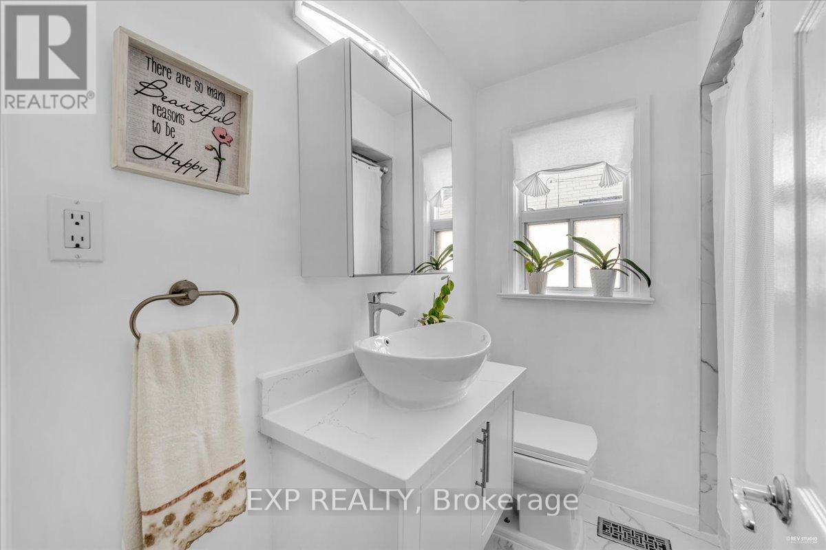 21 Kanarick Crescent, Toronto, Ontario M3L 1P3 - Photo 24 - W12545526