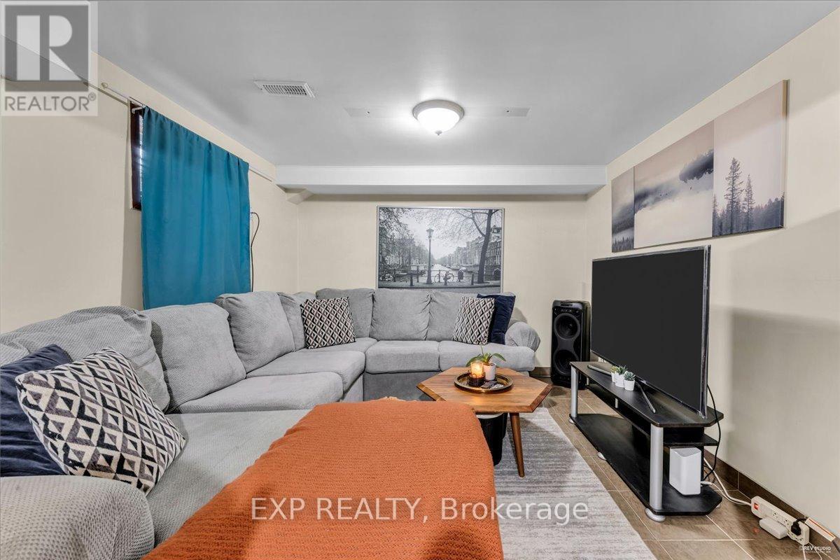 21 Kanarick Crescent, Toronto, Ontario M3L 1P3 - Photo 27 - W12545526