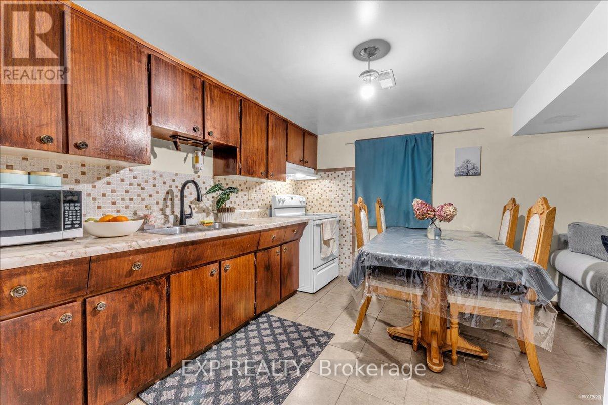 21 Kanarick Crescent, Toronto, Ontario M3L 1P3 - Photo 30 - W12545526