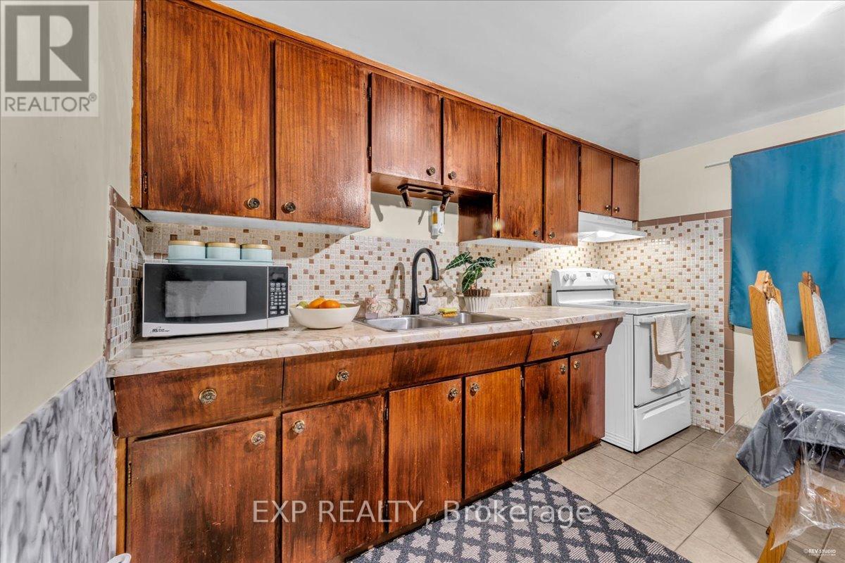 21 Kanarick Crescent, Toronto, Ontario M3L 1P3 - Photo 31 - W12545526