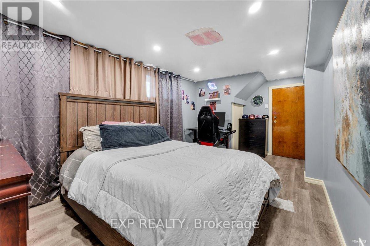 21 Kanarick Crescent, Toronto, Ontario M3L 1P3 - Photo 33 - W12545526