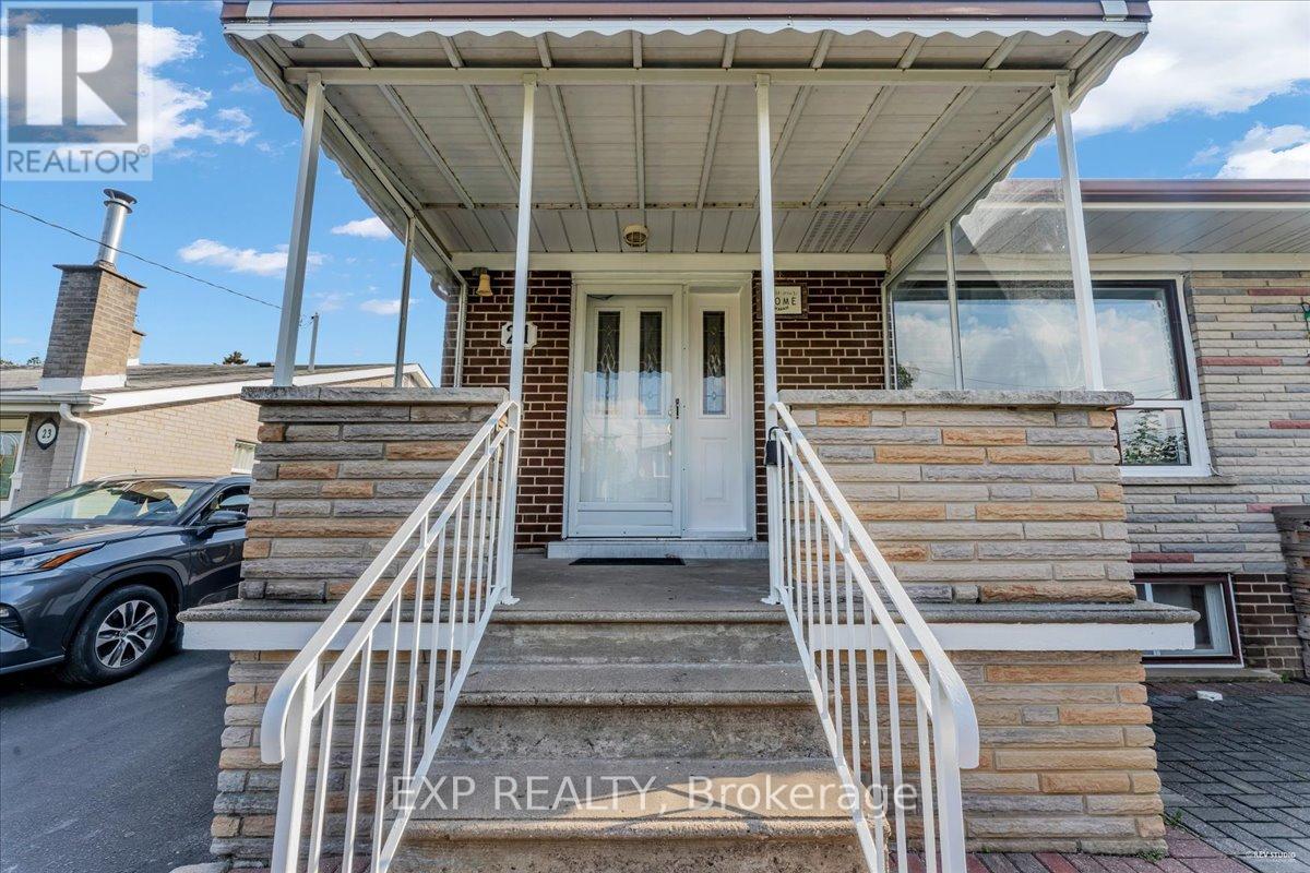 21 Kanarick Crescent, Toronto, Ontario M3L 1P3 - Photo 4 - W12545526