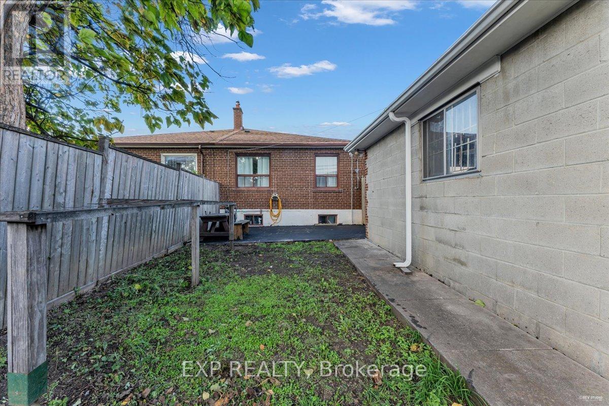 21 Kanarick Crescent, Toronto, Ontario M3L 1P3 - Photo 41 - W12545526