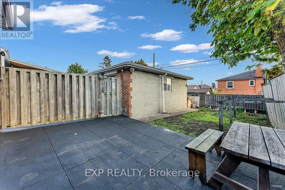 21 Kanarick Crescent, Toronto, Ontario M3L 1P3 - Photo 42 - W12545526