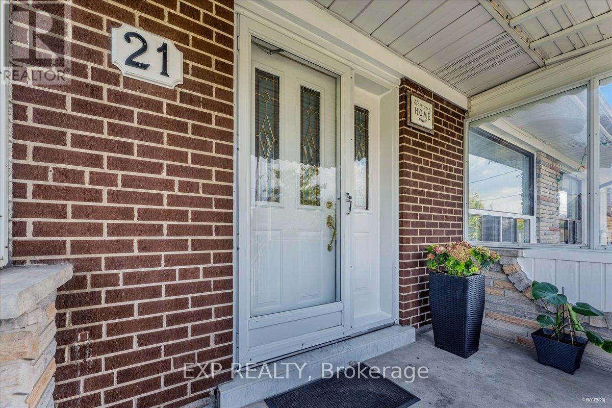 21 Kanarick Crescent, Toronto, Ontario M3L 1P3 - Photo 5 - W12545526