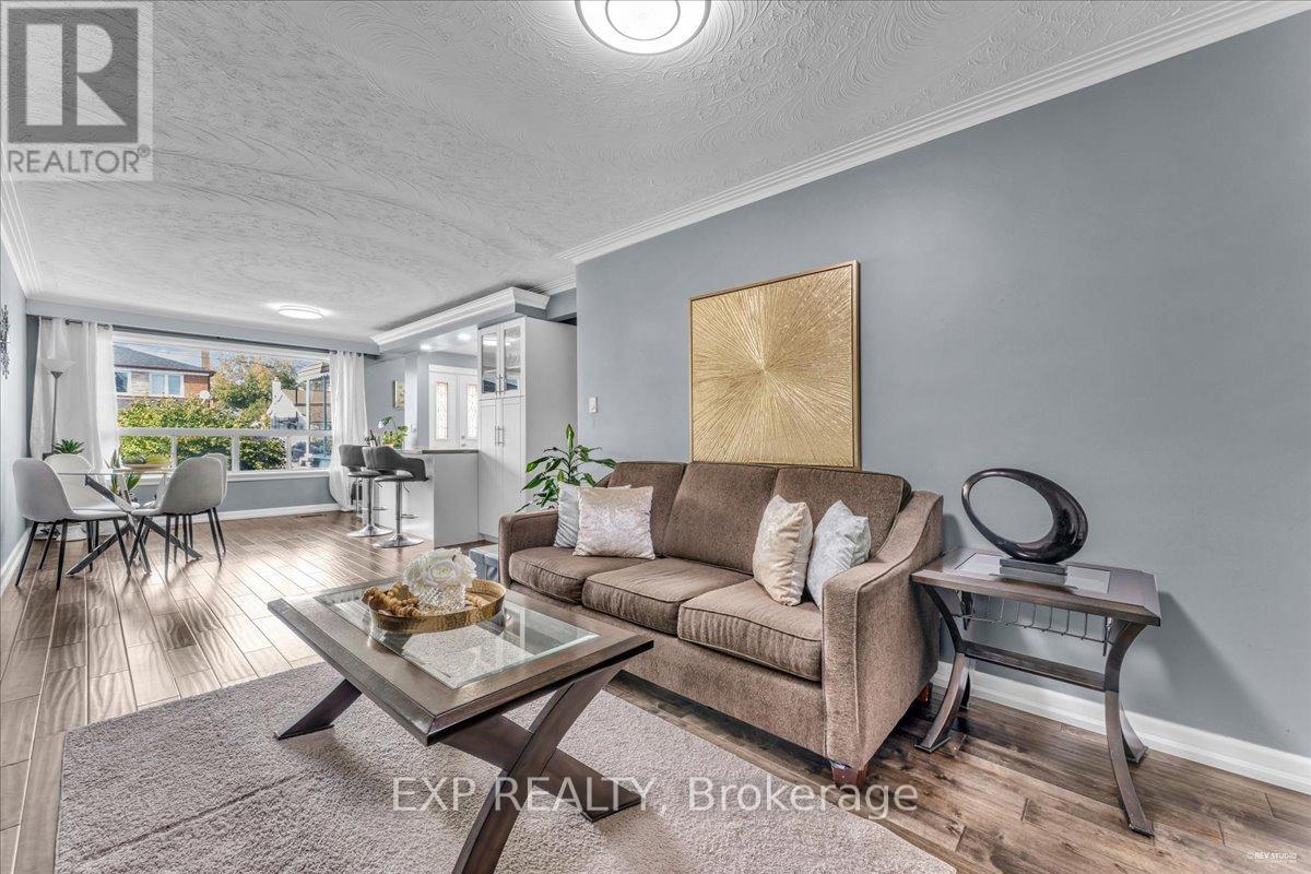 21 Kanarick Crescent, Toronto, Ontario M3L 1P3 - Photo 7 - W12545526