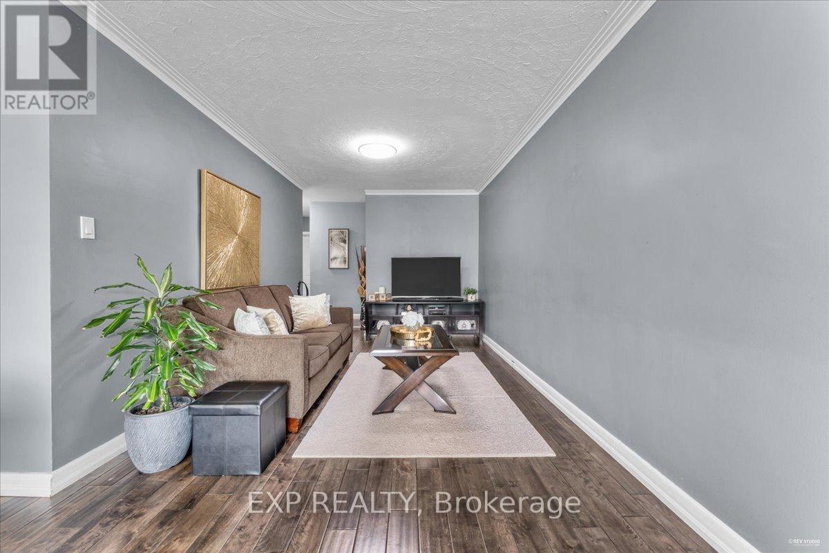 21 Kanarick Crescent, Toronto, Ontario M3L 1P3 - Photo 9 - W12545526