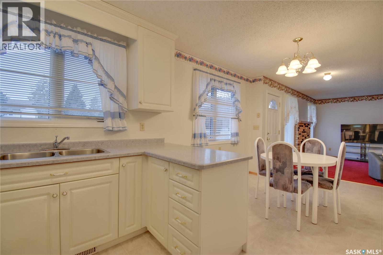 522 Wardlow Road, Saskatoon, Saskatchewan  S7M 4C8 - Photo 3 - SK023981