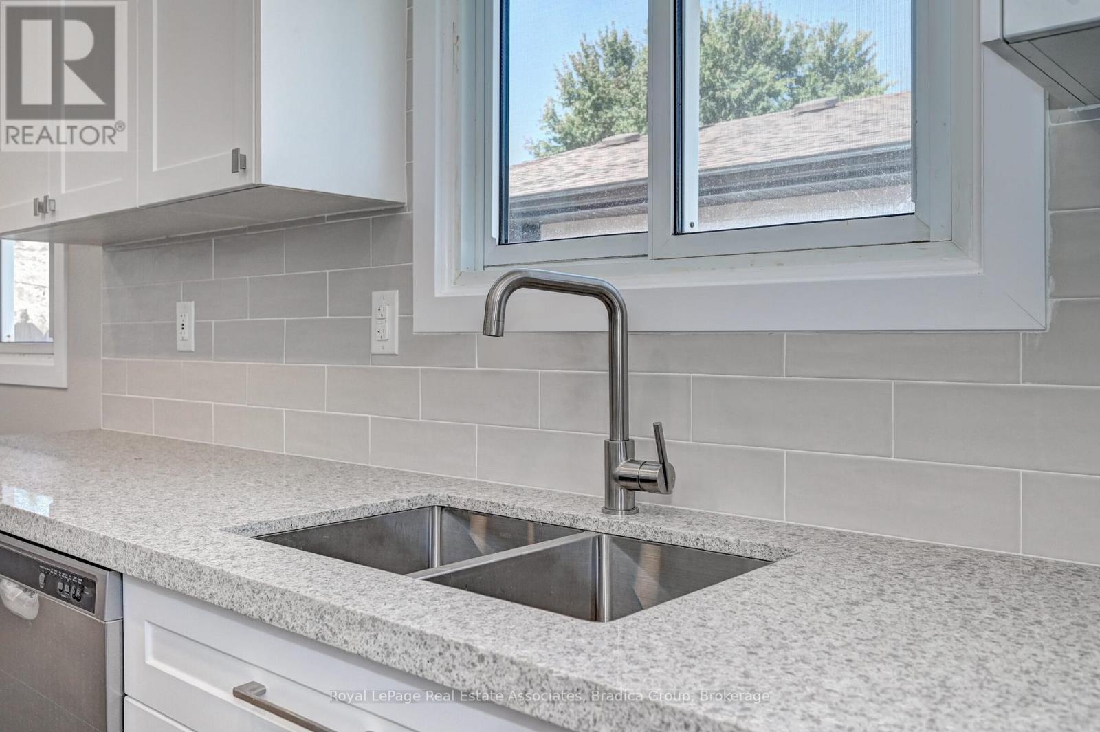 78 Barwood Crescent, Kitchener, Ontario  N2E 1V1 - Photo 4 - X12545424