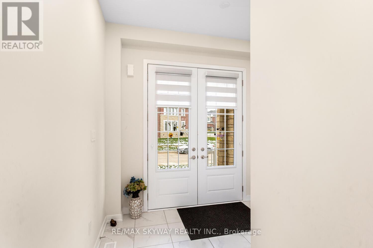 72 Paperbirch Drive, Cambridge, Ontario  N1T 0G8 - Photo 3 - X12545488