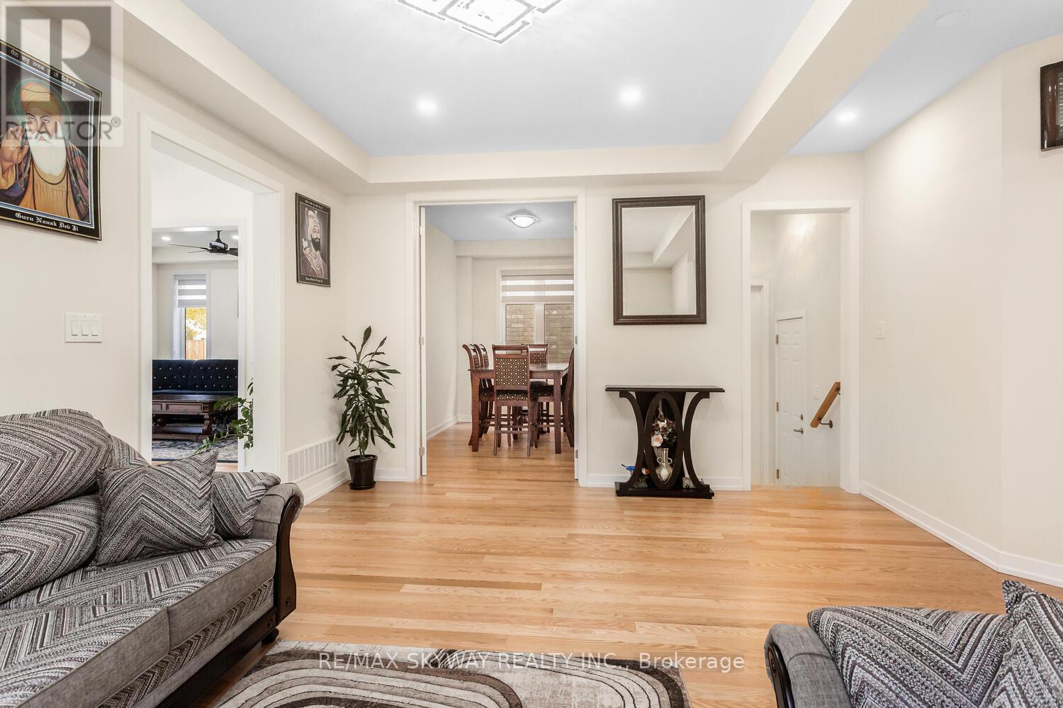 72 Paperbirch Drive, Cambridge, Ontario  N1T 0G8 - Photo 5 - X12545488