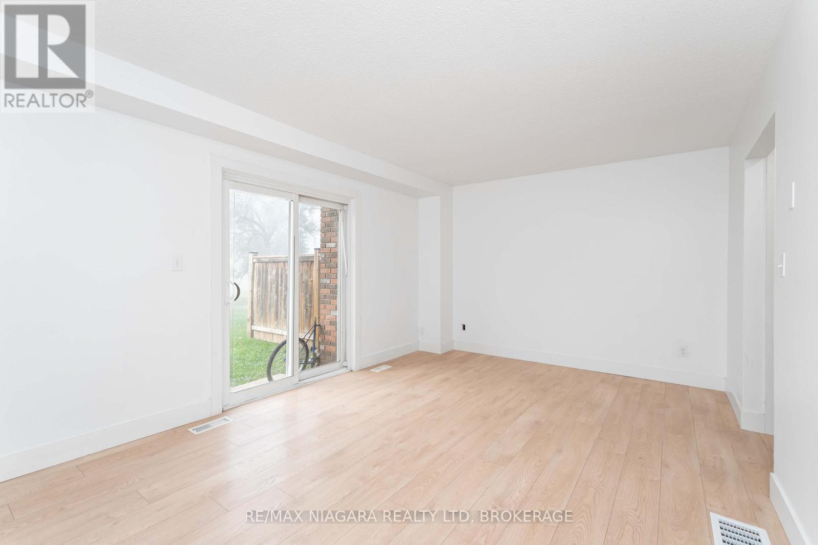 112 - 100 Brownleigh Avenue, Welland, Ontario  L3B 5V8 - Photo 14 - X12438753