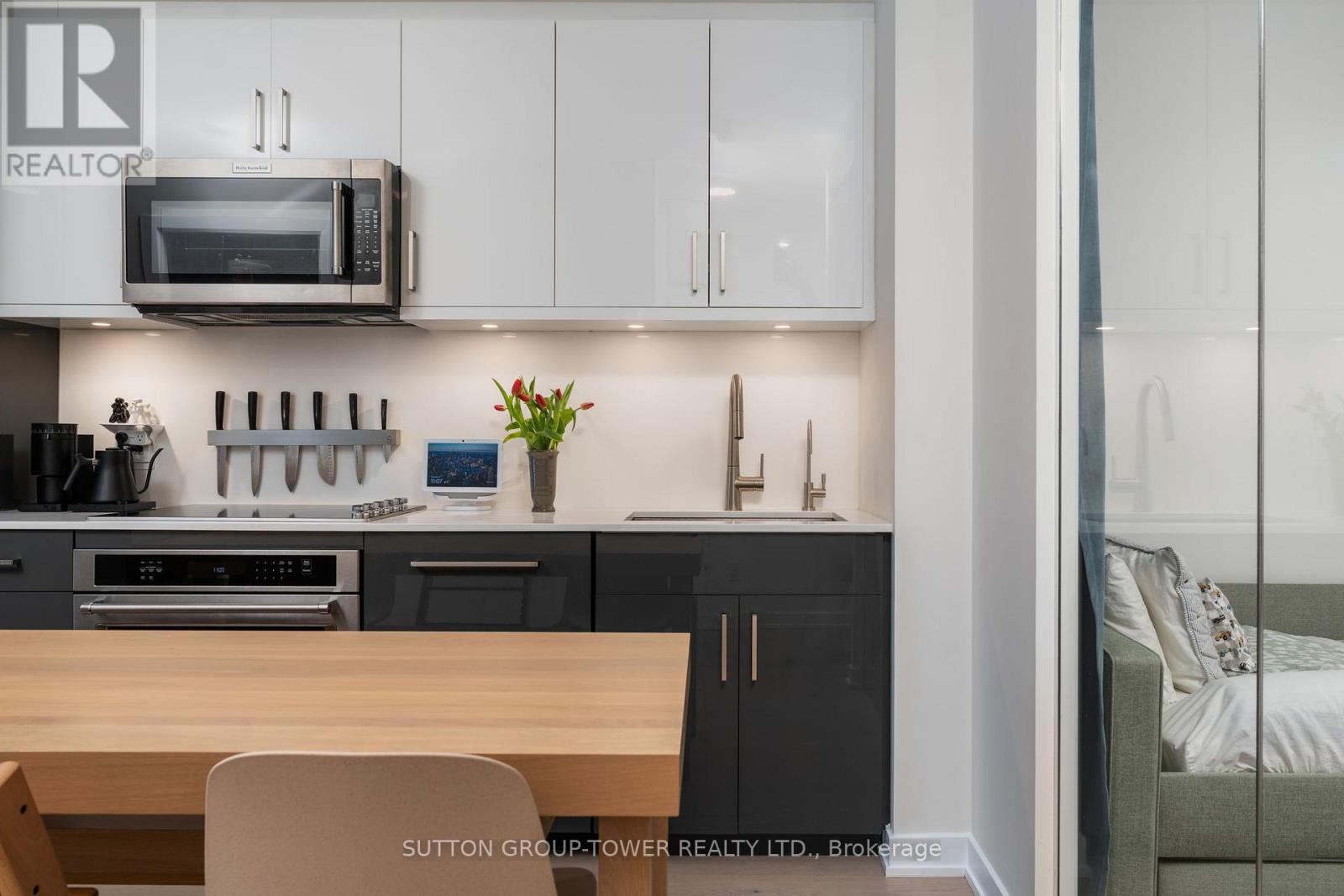 507 - 840 St. Clair Avenue W, Toronto, Ontario  M6C 0A4 - Photo 4 - C12545726