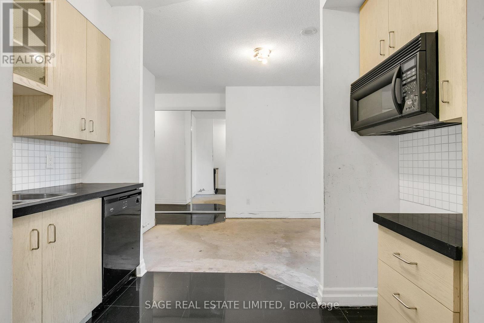 213 - 70 Alexander Street, Toronto, Ontario  M4Y 3B6 - Photo 10 - C12545756