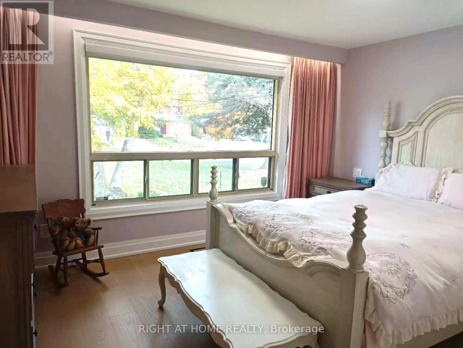 Main - 7 Warlock Crescent, Toronto, Ontario  M2K 2H8 - Photo 18 - C12498490