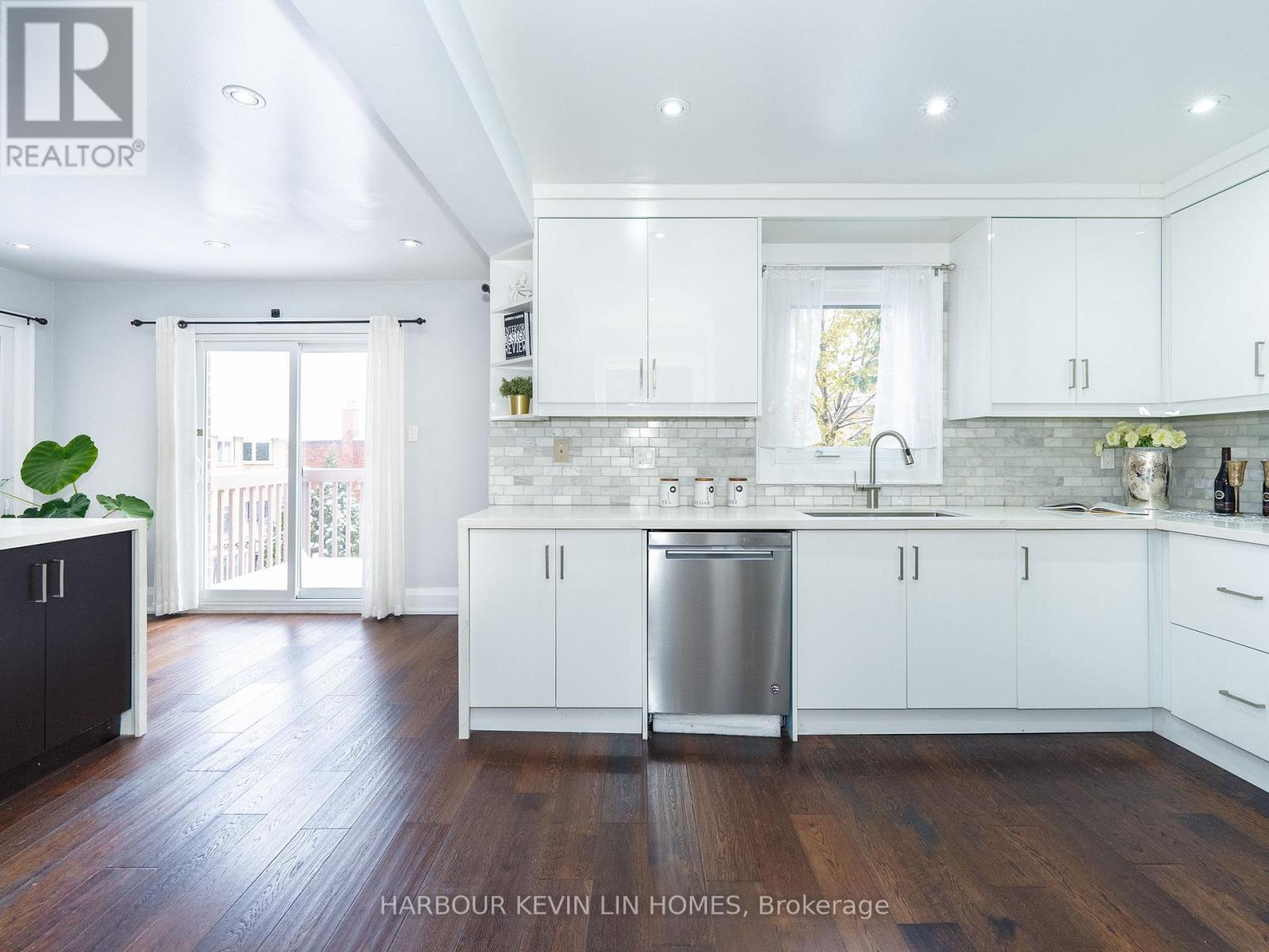 43 Piccadilly Road, Richmond Hill, Ontario  L4B 1S9 - Photo 14 - N12539728