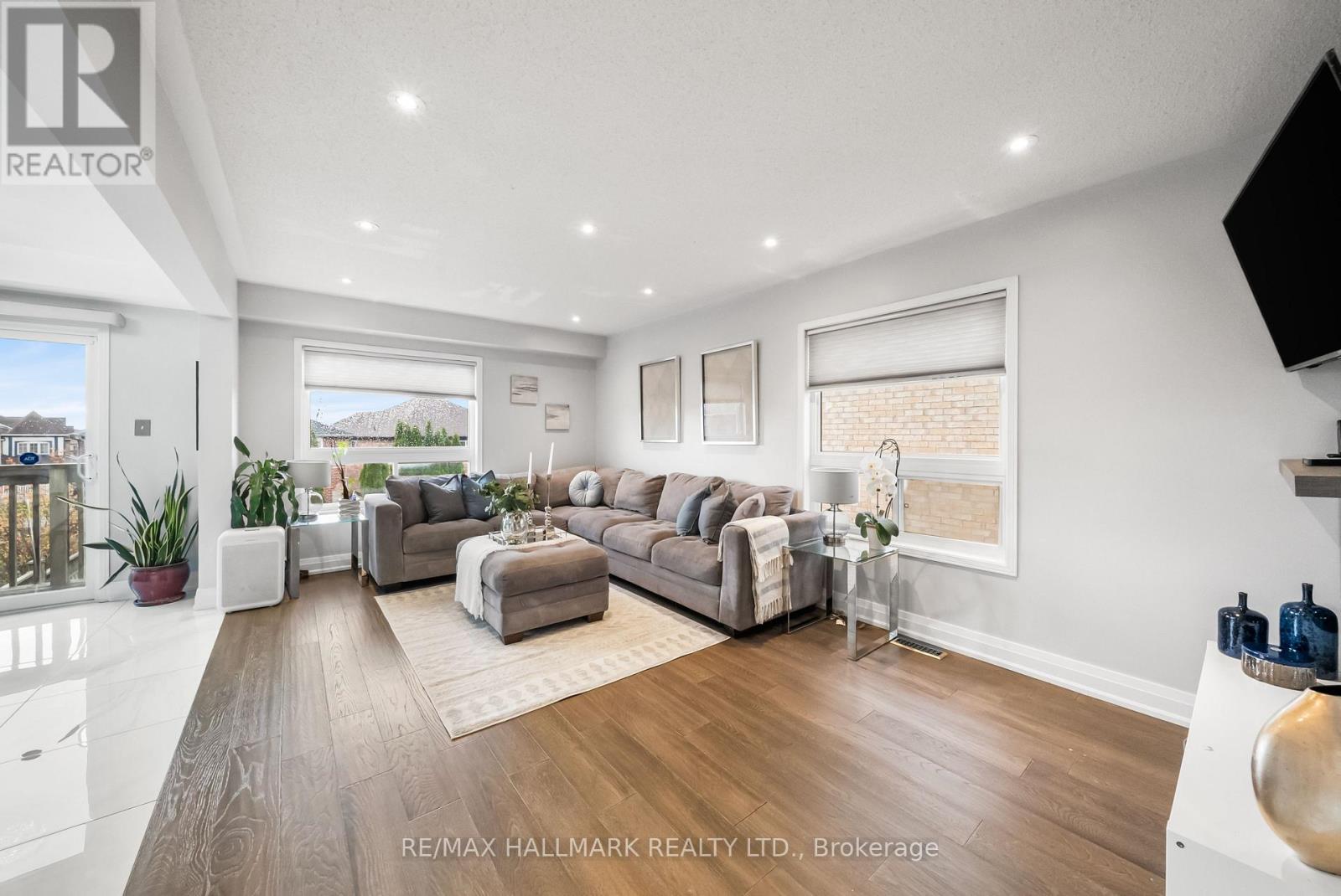 205 Bean Crescent, Ajax, Ontario  L1T 4K4 - Photo 6 - E12545598