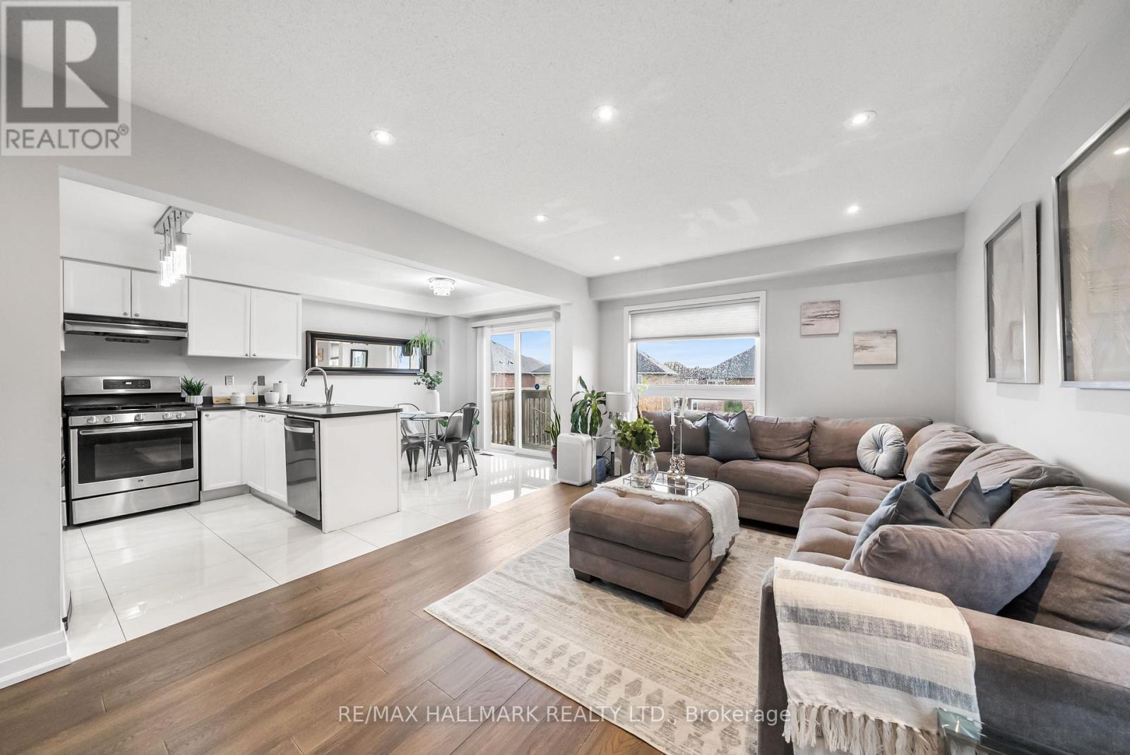 205 Bean Crescent, Ajax, Ontario  L1T 4K4 - Photo 8 - E12545598