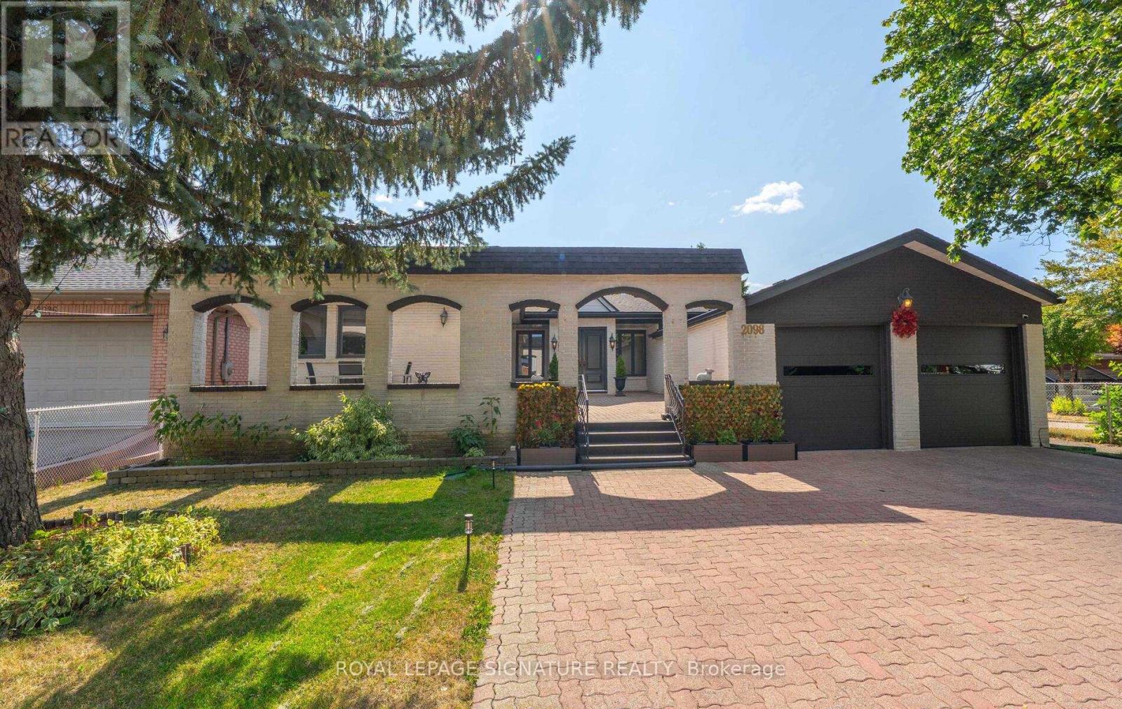 2098 PHARMACY AVENUE, Toronto, Ontario