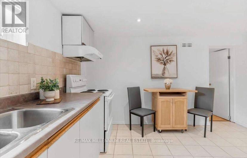 55 Slan Avenue, Toronto, Ontario  M1G 3B4 - Photo 6 - E12545636