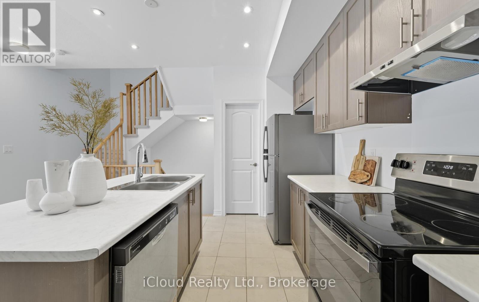 1117 Lockie Drive, Oshawa, Ontario  L1L 0R9 - Photo 11 - E12545658