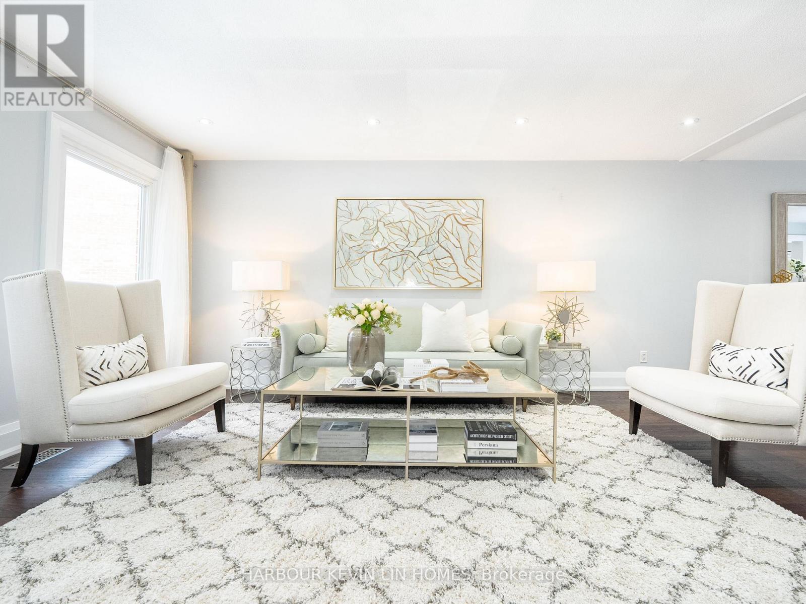 43 Piccadilly Road, Richmond Hill, Ontario  L4B 1S9 - Photo 4 - N12539728