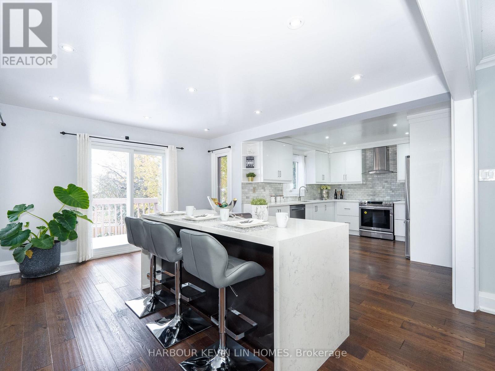 43 Piccadilly Road, Richmond Hill, Ontario  L4B 1S9 - Photo 10 - N12539728