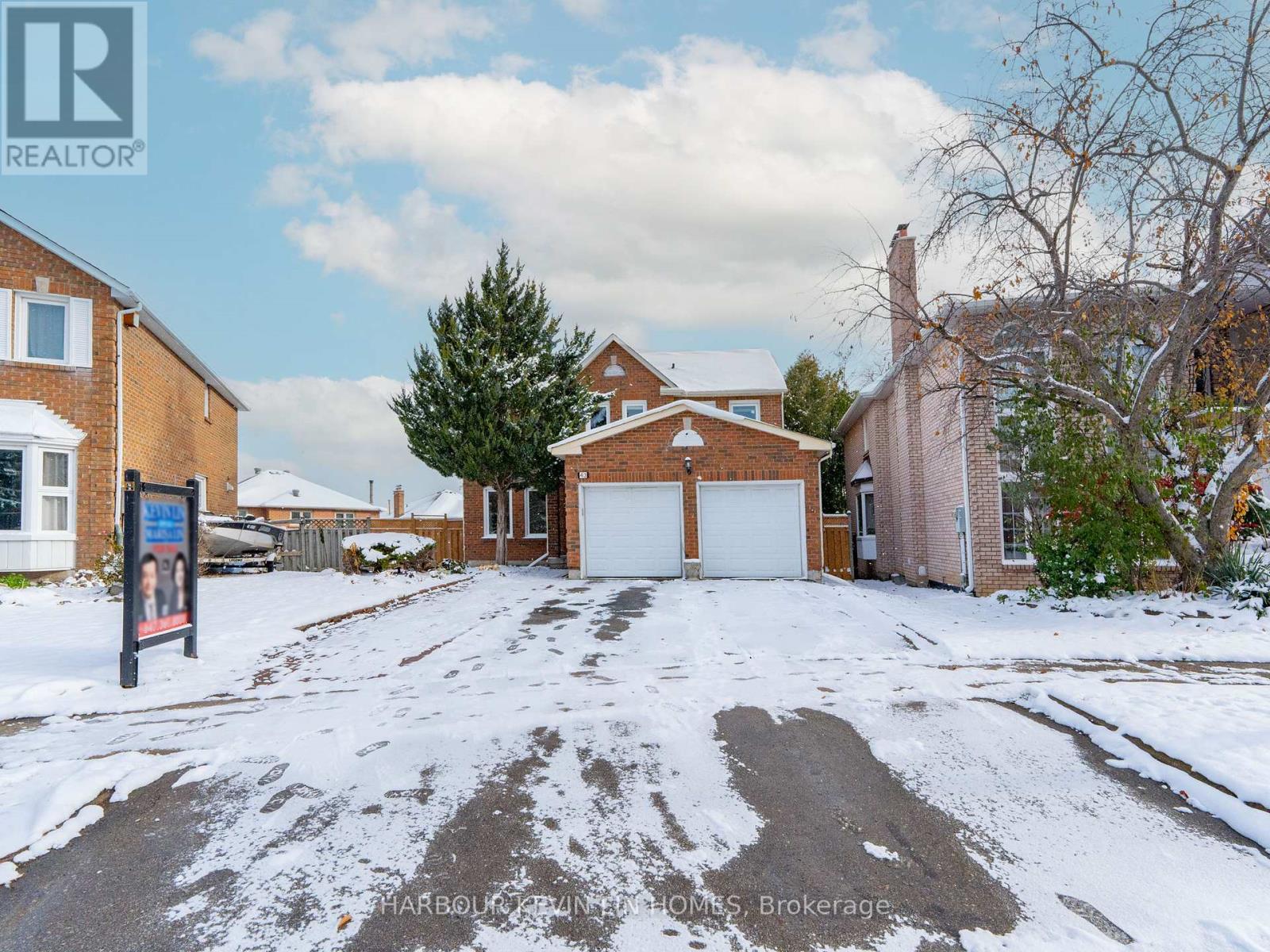 43 Piccadilly Road, Richmond Hill, Ontario  L4B 1S9 - Photo 2 - N12539728