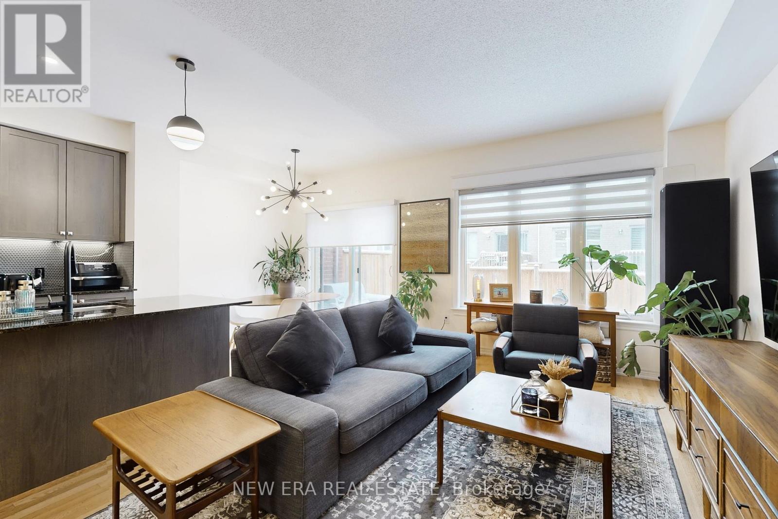 89 Thornapple Lane, Richmond Hill, Ontario  L4E 1E7 - Photo 4 - N12545534