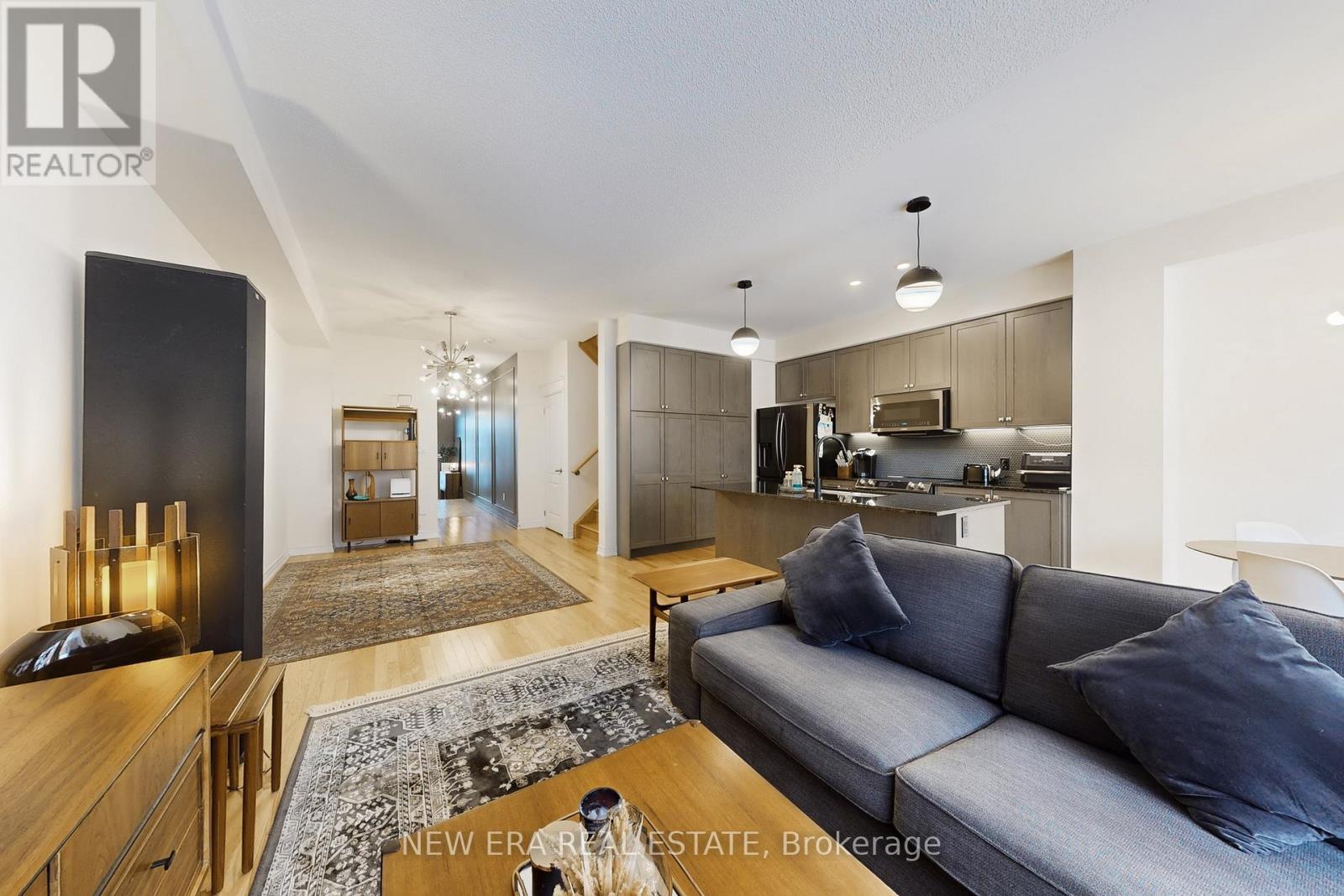 89 Thornapple Lane, Richmond Hill, Ontario  L4E 1E7 - Photo 5 - N12545534