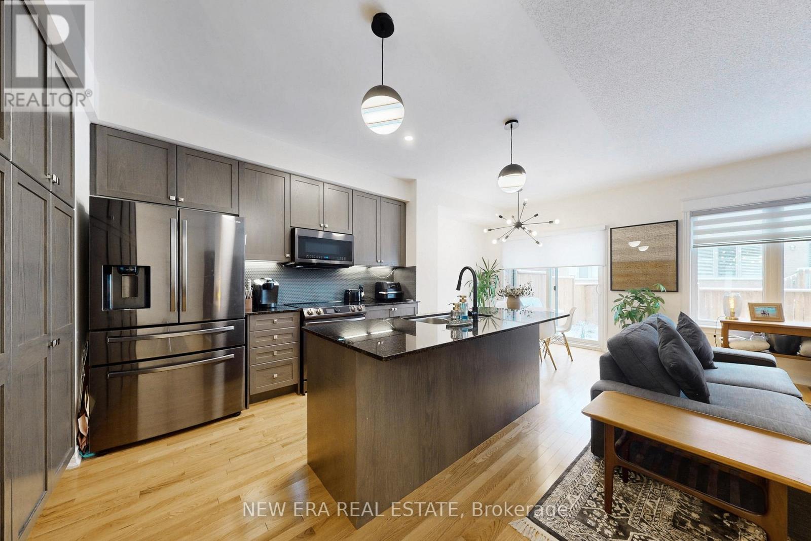 89 Thornapple Lane, Richmond Hill, Ontario  L4E 1E7 - Photo 8 - N12545534