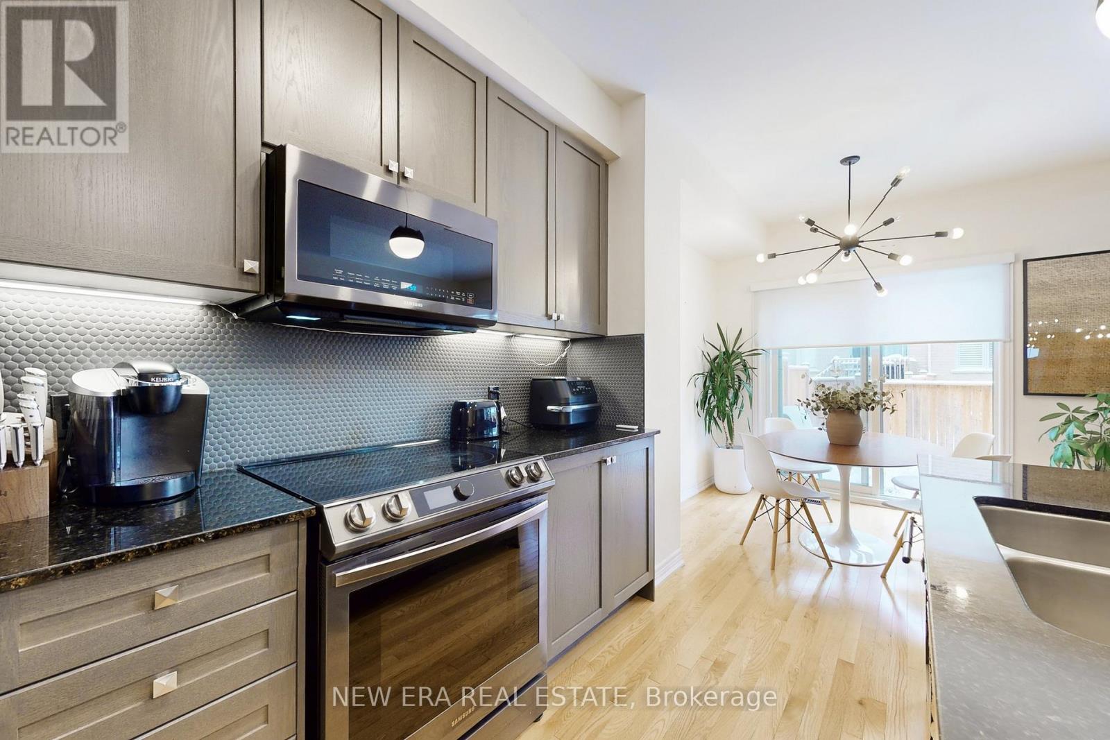 89 Thornapple Lane, Richmond Hill, Ontario  L4E 1E7 - Photo 9 - N12545534