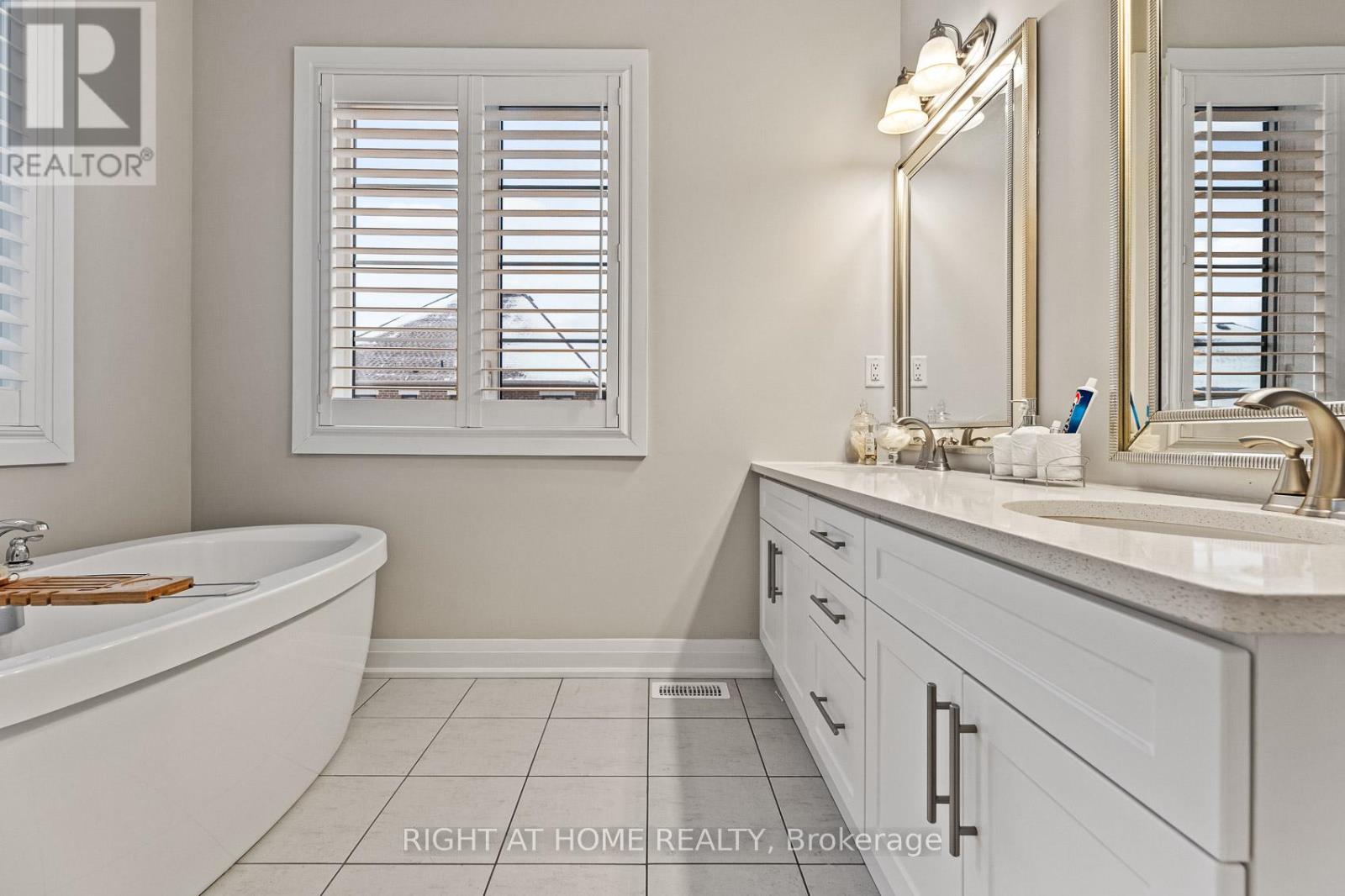 71 Ten Pines Road, Vaughan, Ontario  L4H 5B4 - Photo 37 - N12545548