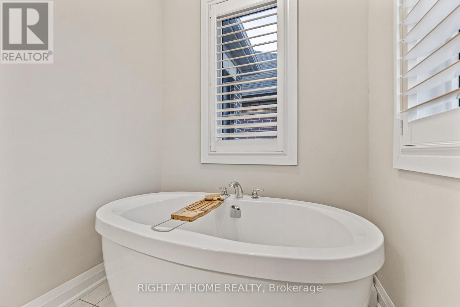 71 Ten Pines Road, Vaughan, Ontario  L4H 5B4 - Photo 38 - N12545548