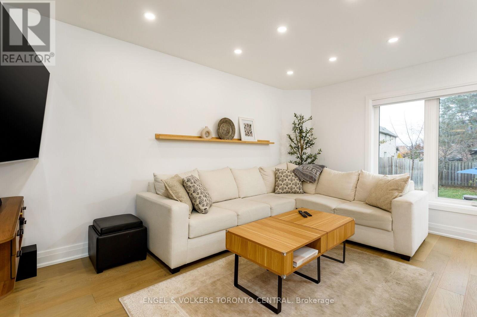 41 Gianmarco Way, Vaughan, Ontario  L6A 3J3 - Photo 6 - N12545586