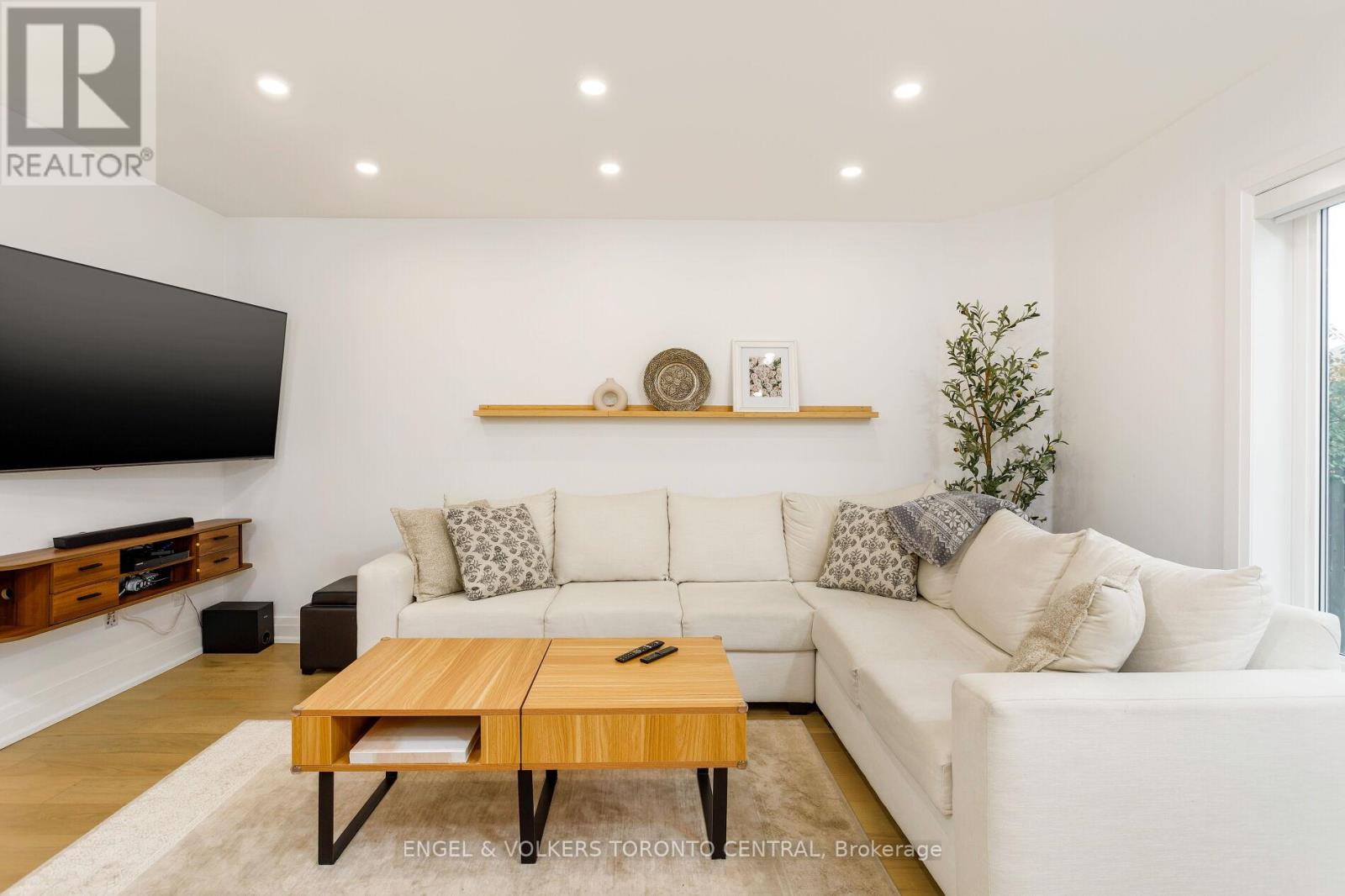 41 Gianmarco Way, Vaughan, Ontario  L6A 3J3 - Photo 7 - N12545586