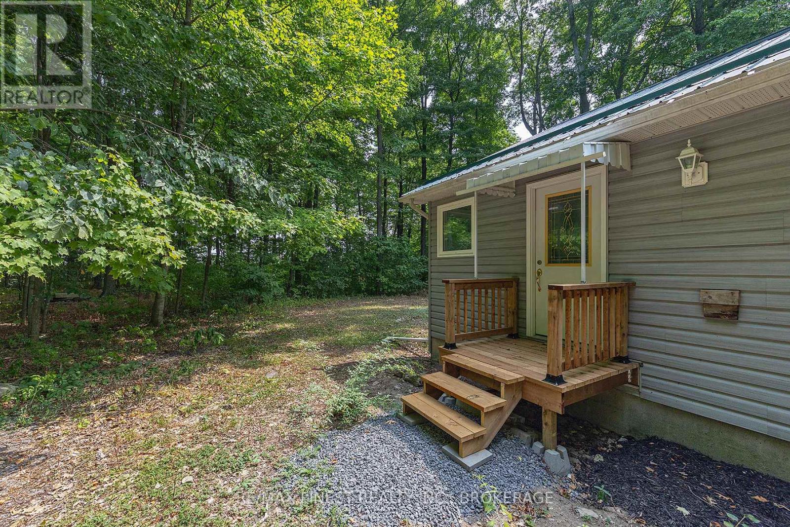 918 Fry Road, Prince Edward County, Ontario K0K 2T0 - Photo 9 - X12545798