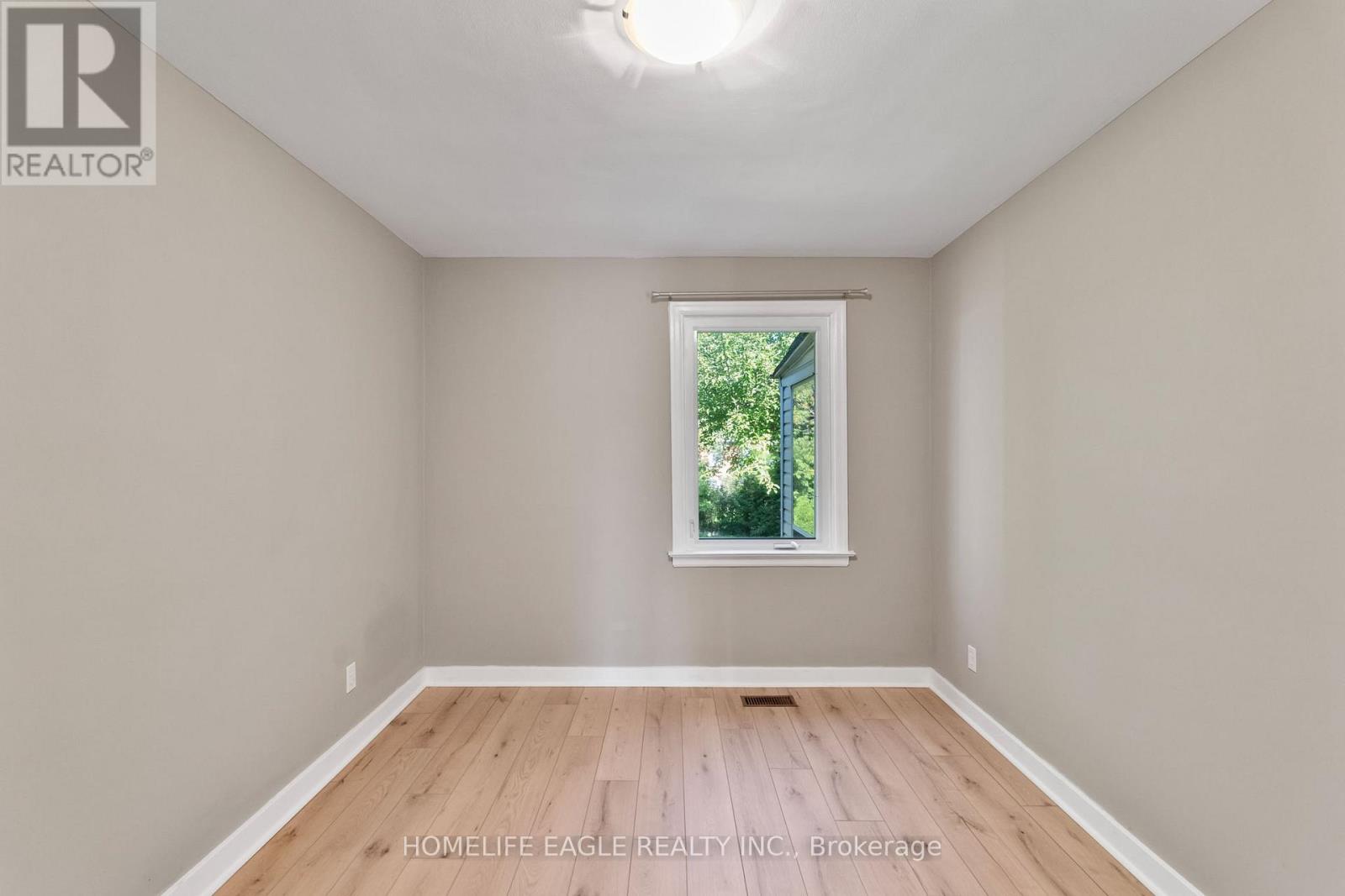 46 Athol Avenue, Toronto, Ontario  M8Z 2A4 - Photo 10 - W12545542