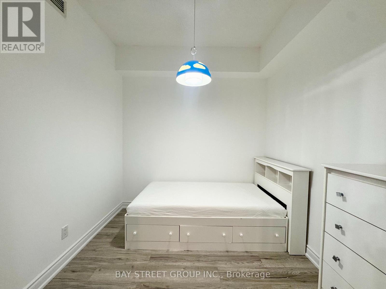 507 - 25 Earlington Avenue, Toronto, Ontario  M8X 3A3 - Photo 12 - W12545554