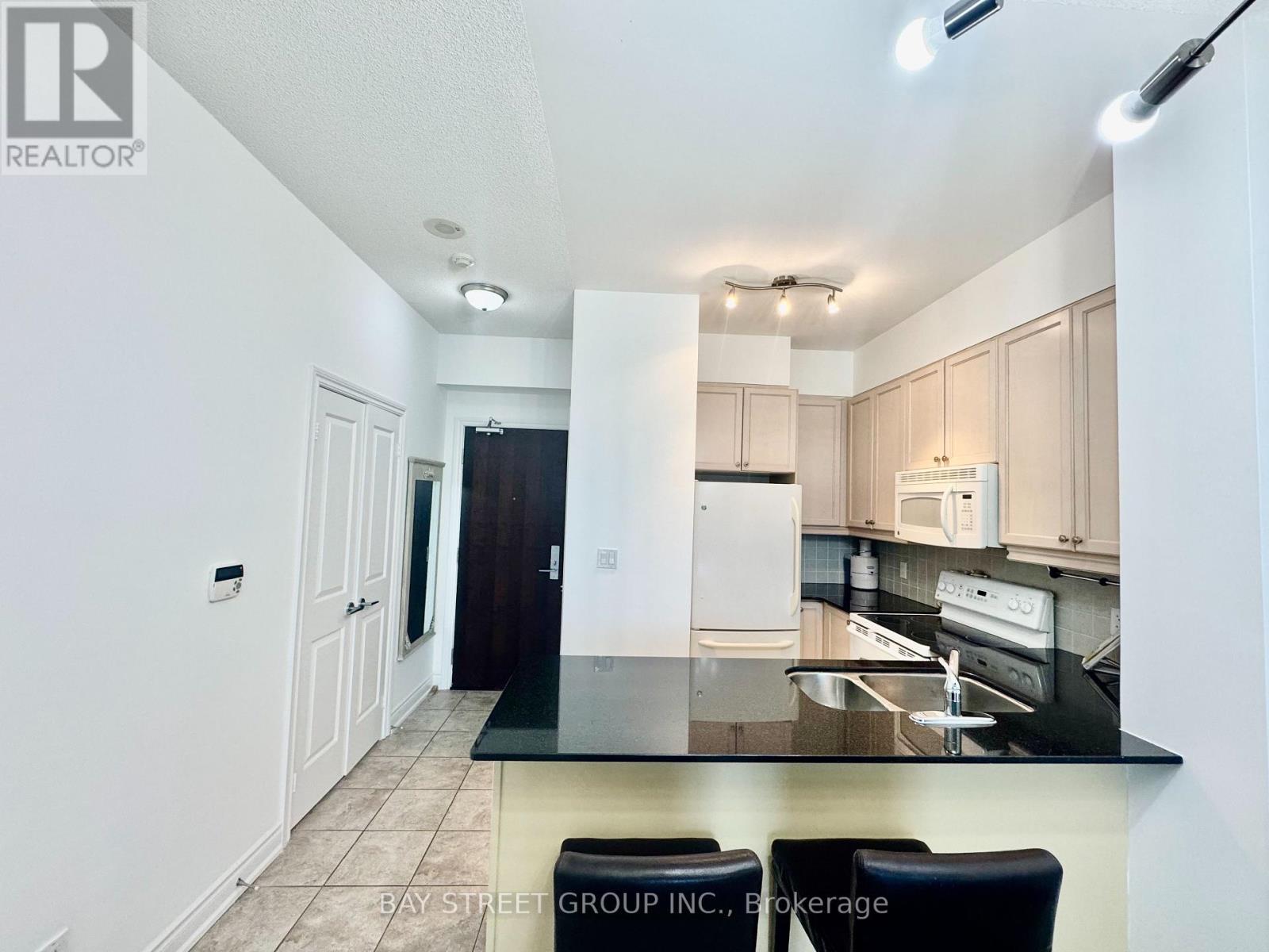 507 - 25 Earlington Avenue, Toronto, Ontario  M8X 3A3 - Photo 3 - W12545554