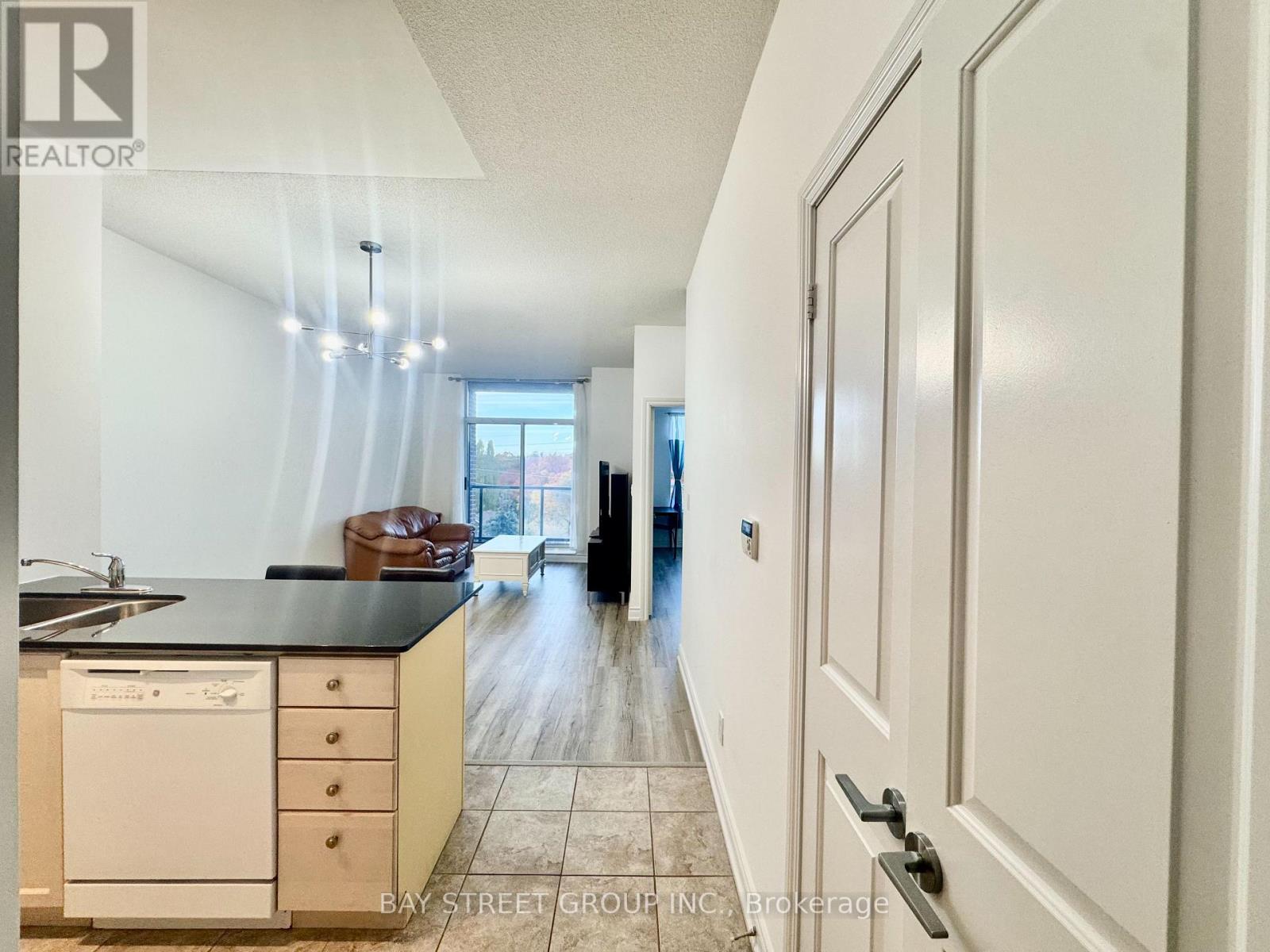 507 - 25 Earlington Avenue, Toronto, Ontario  M8X 3A3 - Photo 4 - W12545554