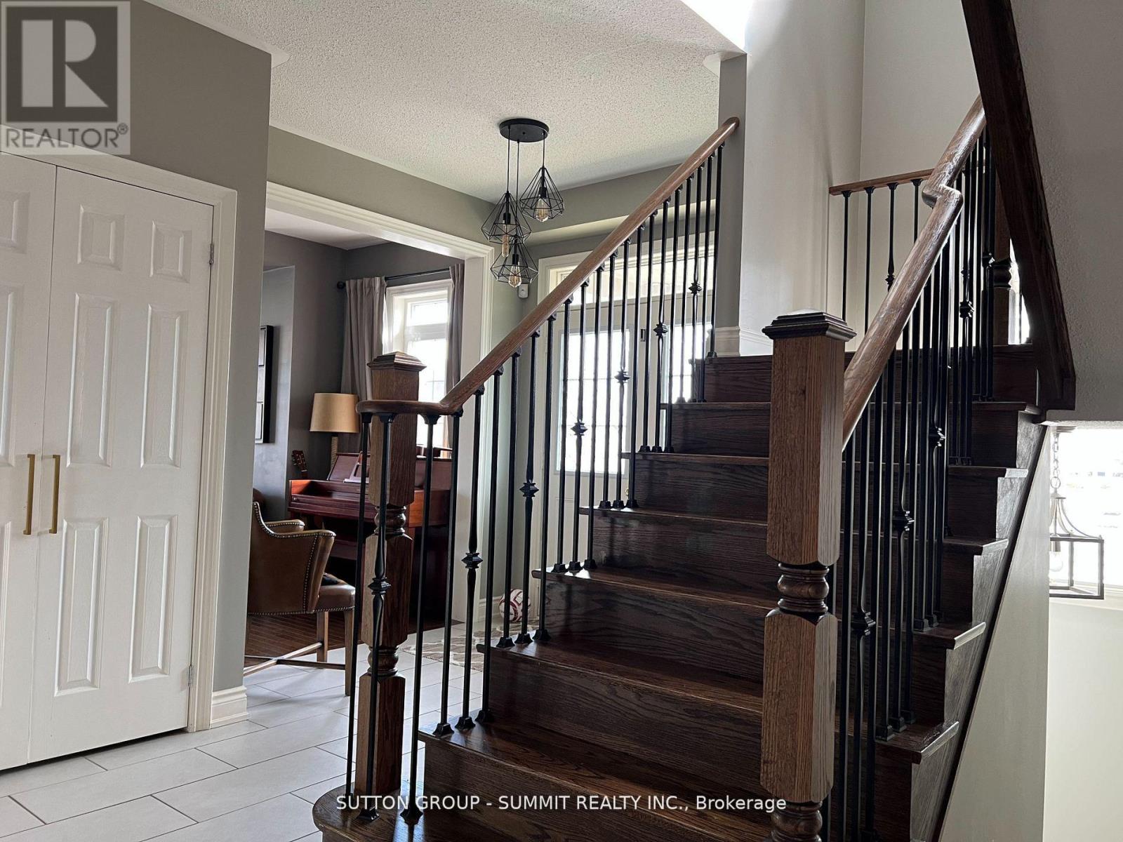 5456 Oscar Peterson Boulevard, Mississauga, Ontario  L5M 0W2 - Photo 4 - W12545562