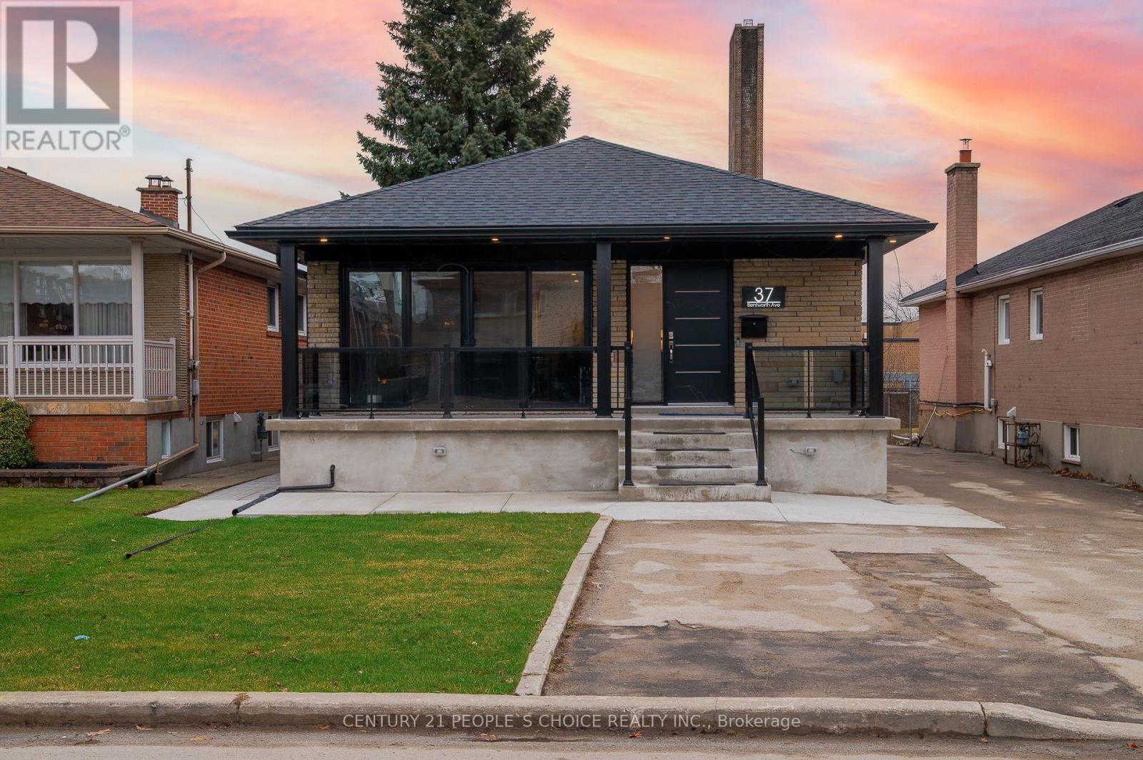 37 BENTWORTH AVENUE, Toronto, Ontario