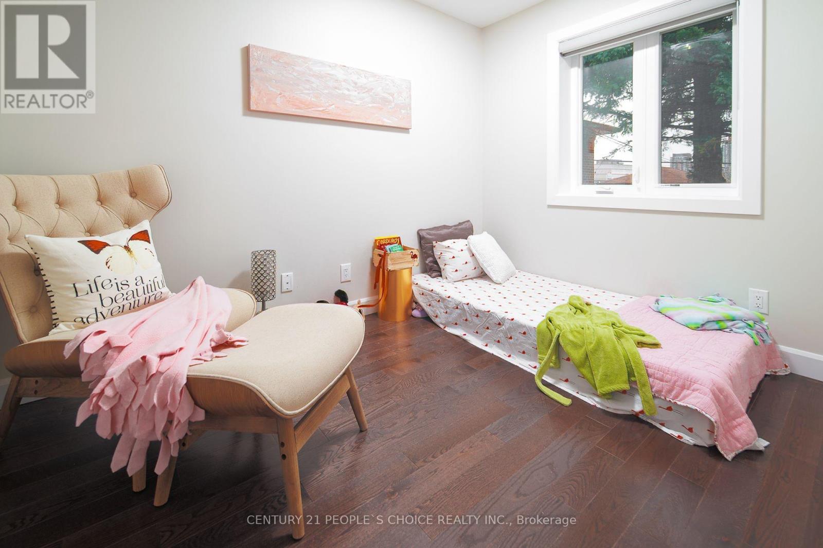 37 Bentworth Avenue, Toronto, Ontario  M6A 1P1 - Photo 12 - W12545590