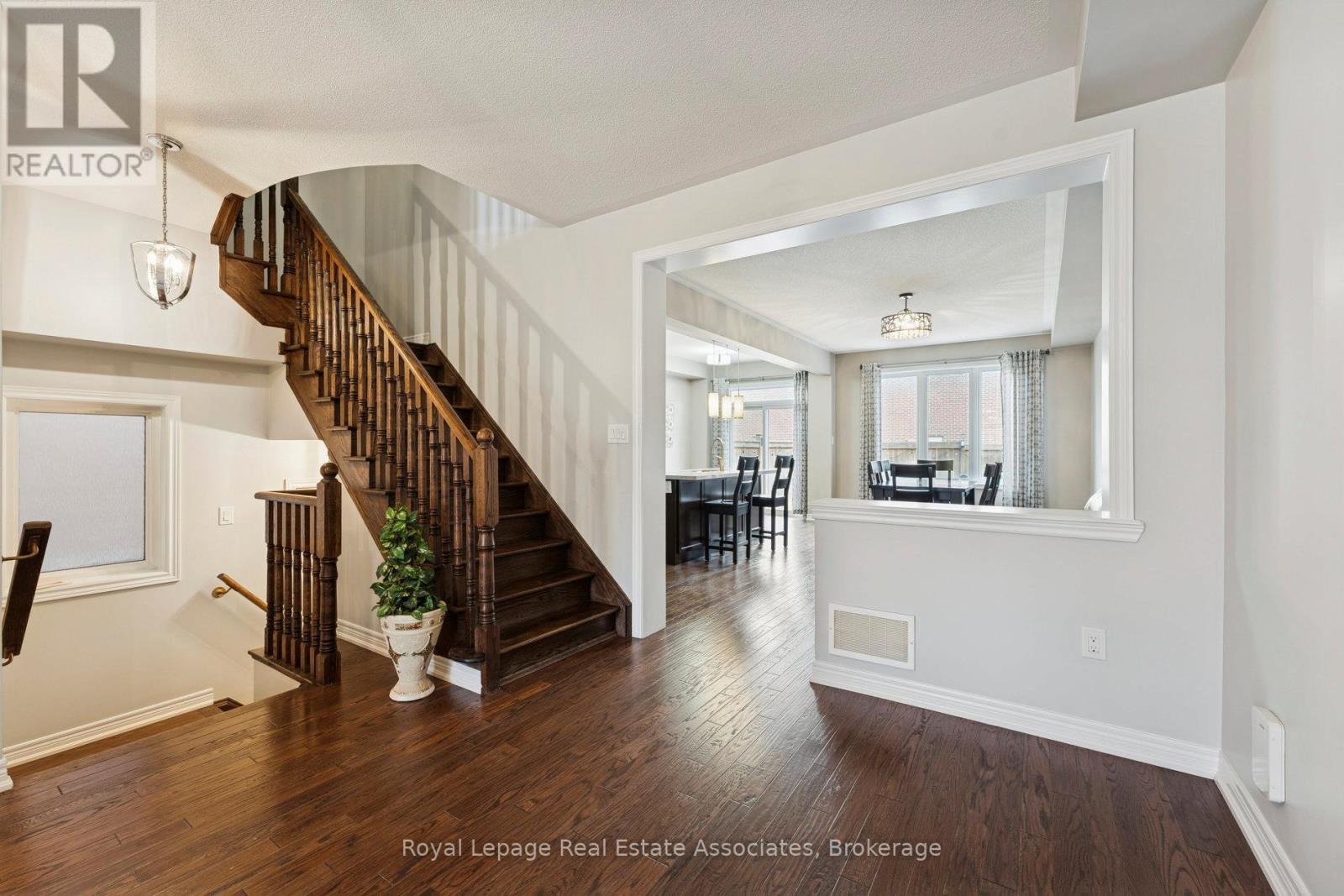 12 Diamond Leaf Lane, Halton Hills, Ontario  L7G 0G7 - Photo 11 - W12545618