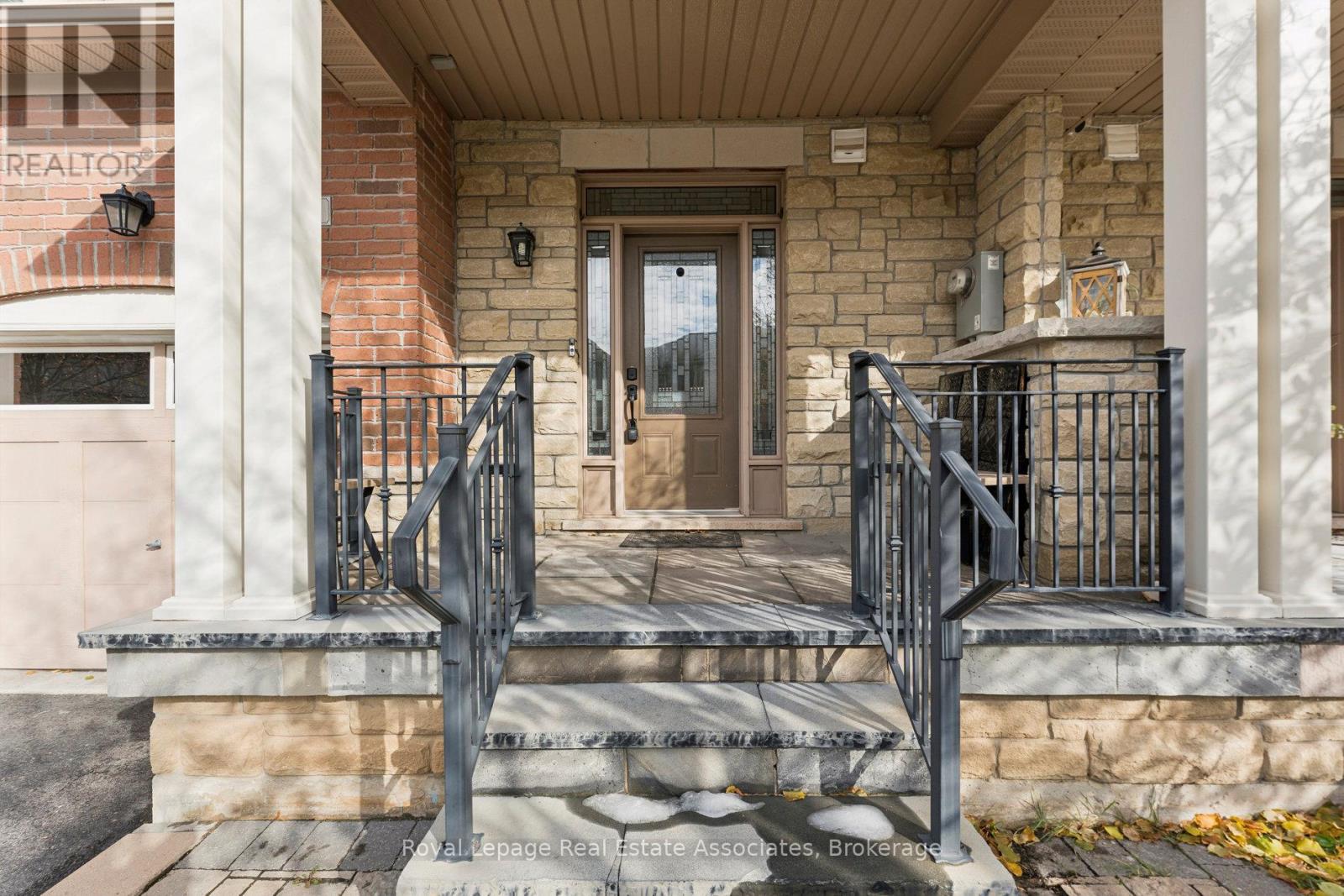 12 Diamond Leaf Lane, Halton Hills, Ontario  L7G 0G7 - Photo 2 - W12545618